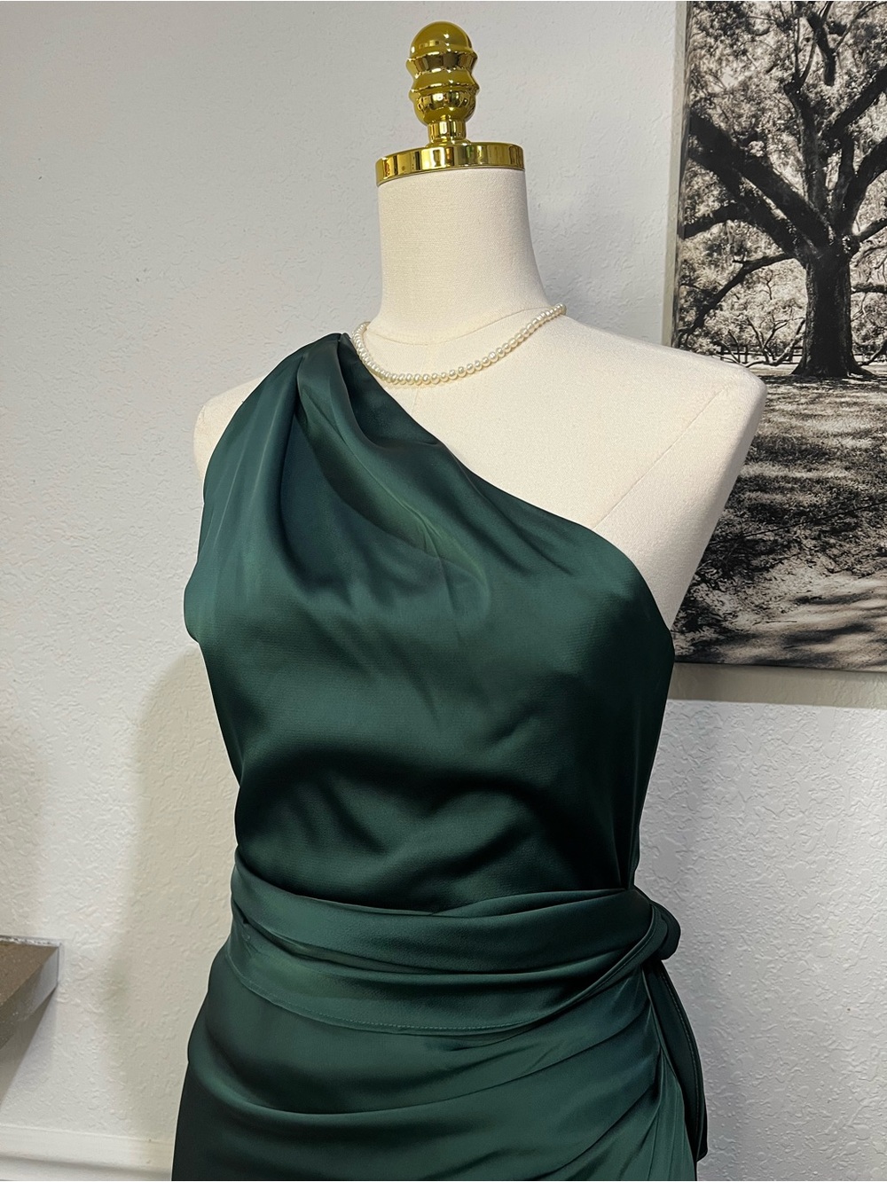NWT Lulu's Emerald Asymmetrical One-Shoulder Satin-like Gown Medium - Picture 6 of 16